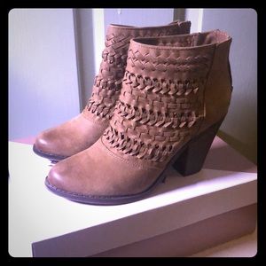 Fergalicious by Fergie sand booties